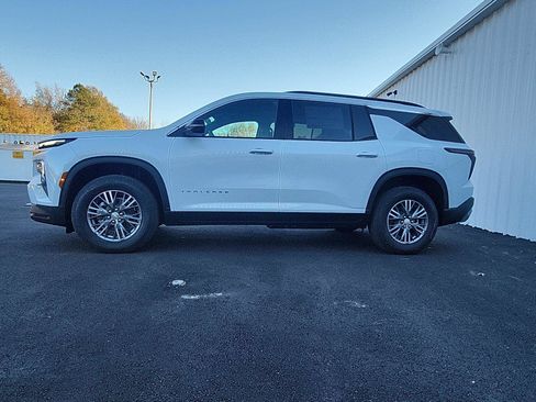 New 2026 Chevrolet Traverse LT w/ LPO, Floor Liner Package image 2