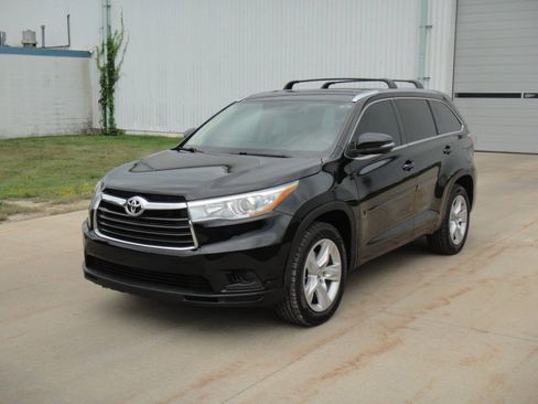 Used 2016 Toyota Highlander Limited FWD image 2