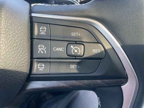 Used 2023 Jeep Grand Cherokee L Limited w/ Luxury Tech Group II image 20