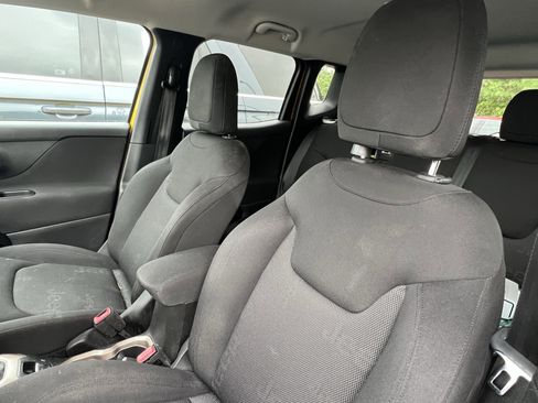 Used 2016 Jeep Renegade Latitude AWD/4WD image 16