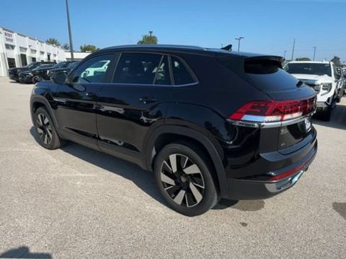 Used 2026 Volkswagen Atlas Cross Sport SE AWD/4WD image 7