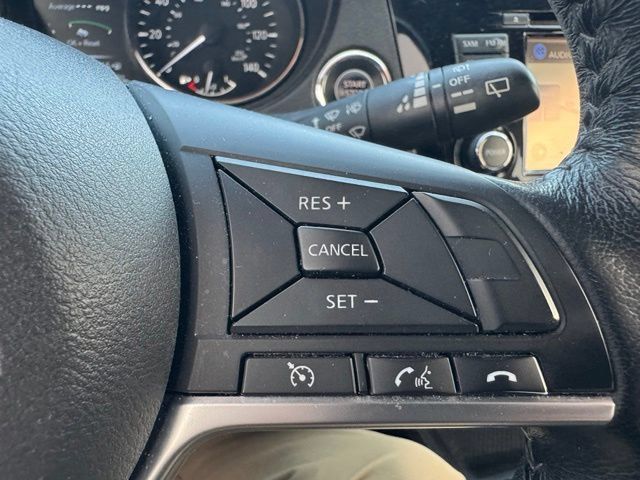 Used 2017 Nissan Rogue SL w/ SL Premium Package FWD image 23