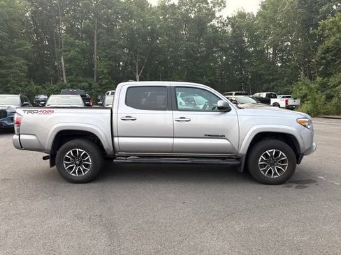 Used 2020 Toyota Tacoma TRD Sport w/ Technology Package AWD/4WD image 6