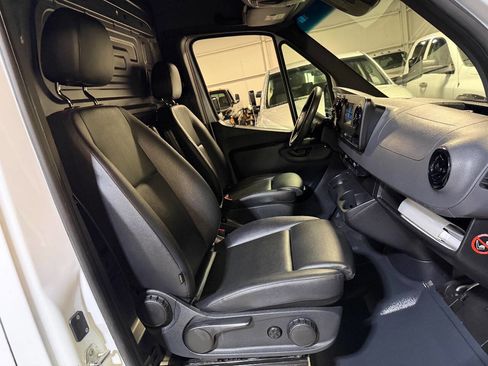 Used 2020 Freightliner Sprinter 2500 image 5
