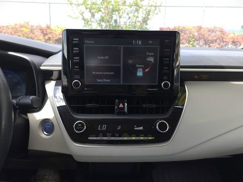 Used 2022 Toyota Corolla LE FWD image 23