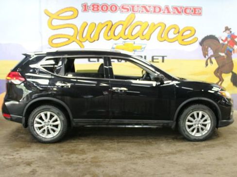 Used 2017 Nissan Rogue SV AWD/4WD image 1