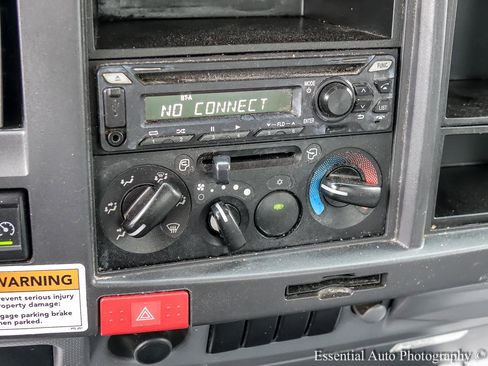 Used 2019 Isuzu NPR RWD image 13