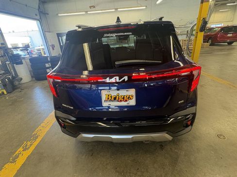 Used 2024 Kia Seltos SX w/ SX Sunroof Package AWD/4WD image 4