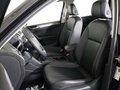 Used 2022 Volkswagen Tiguan SE FWD image 30