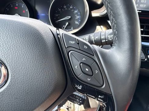 Used 2018 Toyota C-HR XLE FWD image 17