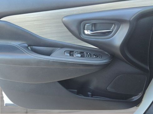 Used 2017 Nissan Murano S w/ Navigation Package image 9