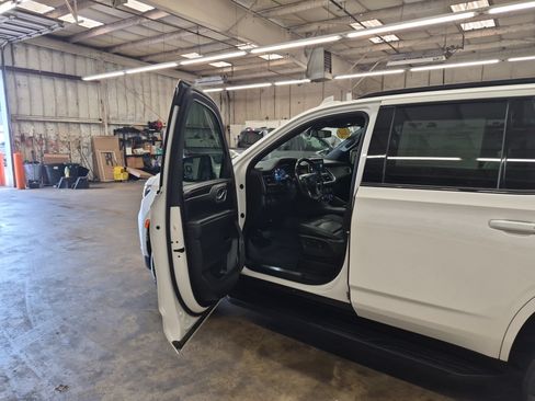 Used 2022 Chevrolet Tahoe RST w/ Sport Performance Package RWD image 9