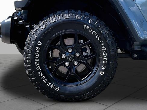 Used 2024 Jeep Gladiator Sport AWD/4WD image 11