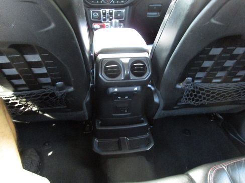 Used 2019 Jeep Wrangler Unlimited Rubicon w/ Dual Top Group AWD/4WD image 16