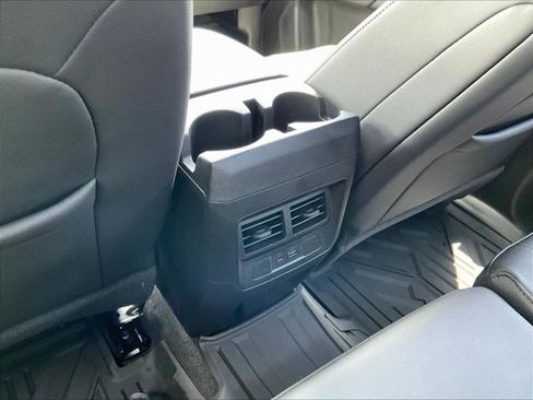 Used 2024 Chevrolet Colorado LT w/ LT Convenience Package III RWD image 23