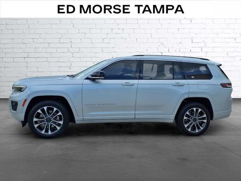 Used 2021 Jeep Grand Cherokee L Overland w/ Luxury Tech Group IV AWD/4WD image 2
