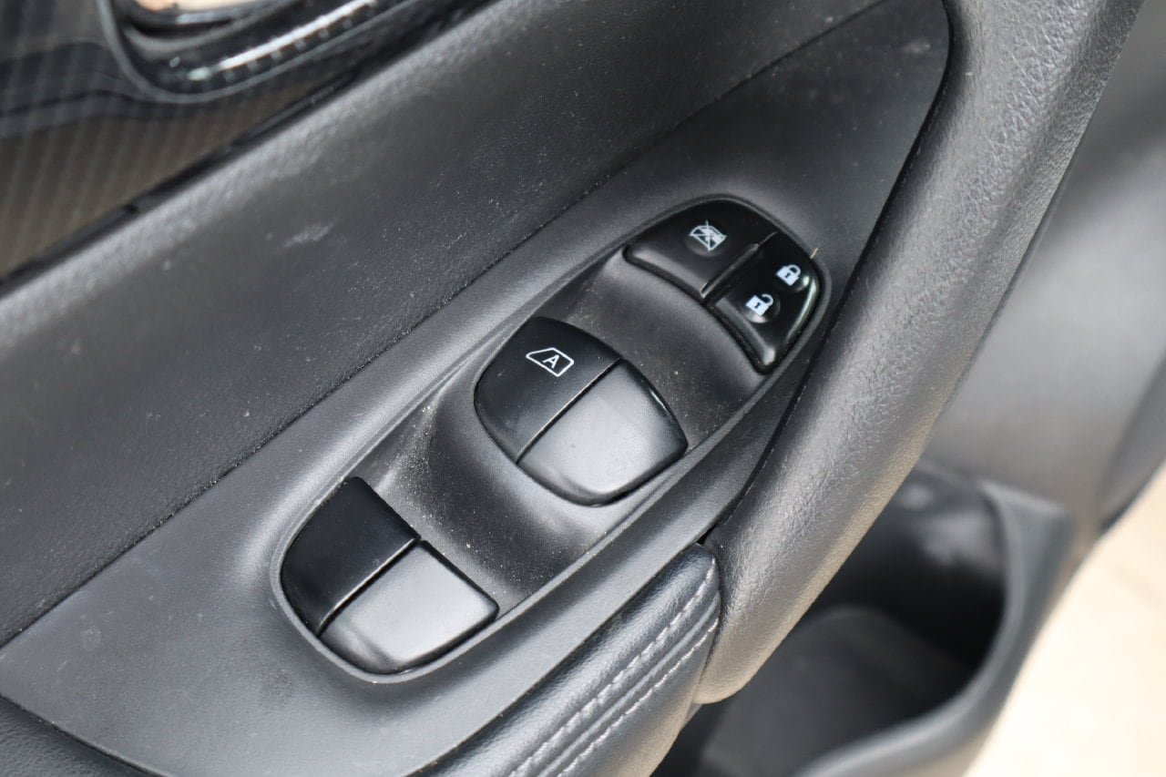 Used 2018 Nissan Rogue SL w/ Premium Package FWD image 22