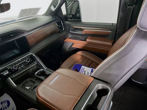 Certified 2025 GMC Sierra 3500 Denali Ultimate AWD/4WD image 23