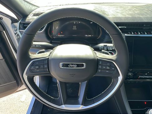 New 2025 Jeep Grand Cherokee 4WD image 21