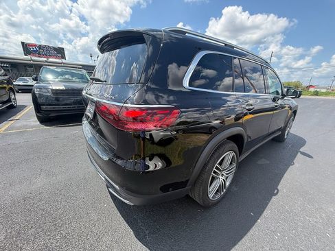 Used 2025 Mercedes-Benz GLS 450 4MATIC image 3