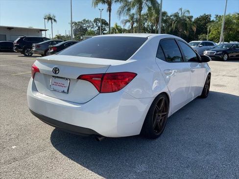 Used 2018 Toyota Corolla SE FWD image 4