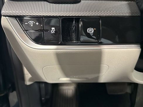 Used 2025 Kia Sportage LX image 31