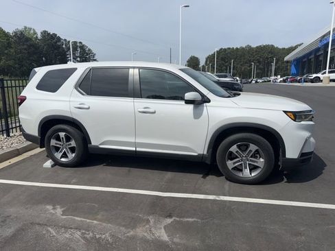 Used 2024 Honda Pilot EX-L image 4