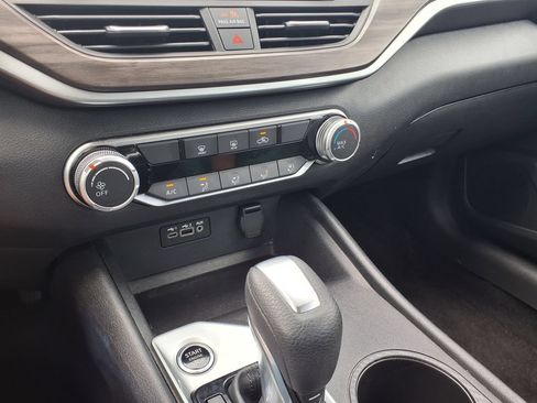 Used 2025 Nissan Altima 2.5 SV FWD image 28