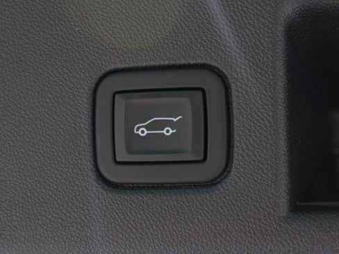 Used 2024 Chevrolet Equinox Premier AWD/4WD image 9