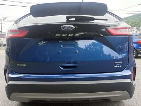 Used 2023 Ford Edge SEL w/ Convenience Package AWD/4WD image 4