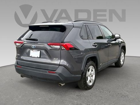 Used 2020 Toyota RAV4 XLE AWD/4WD image 18
