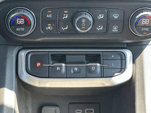 Used 2023 GMC Acadia SLE FWD image 30