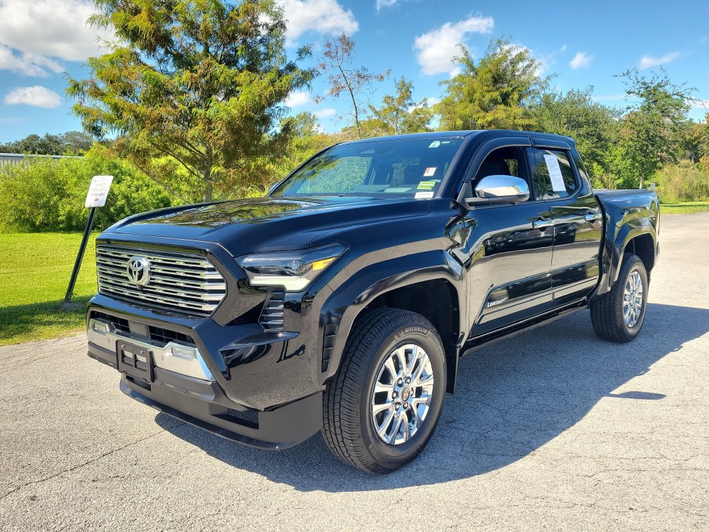 Used 2025 Toyota Tacoma Limited AWD/4WD image 31