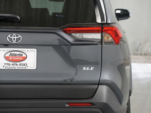Used 2021 Toyota RAV4 XLE w/ Convenience Package image 10