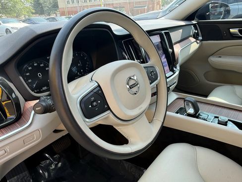 Used 2022 Volvo S60 B5 Momentum image 8