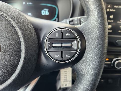 Used 2025 Kia Soul LX FWD image 28