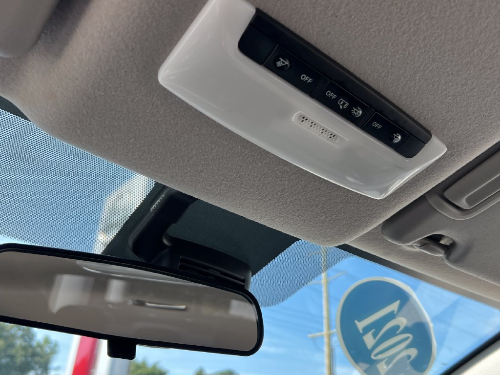 Used 2021 Nissan Versa S FWD image 34