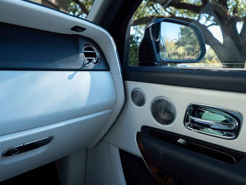 Certified 2022 Rolls-Royce Cullinan image 36