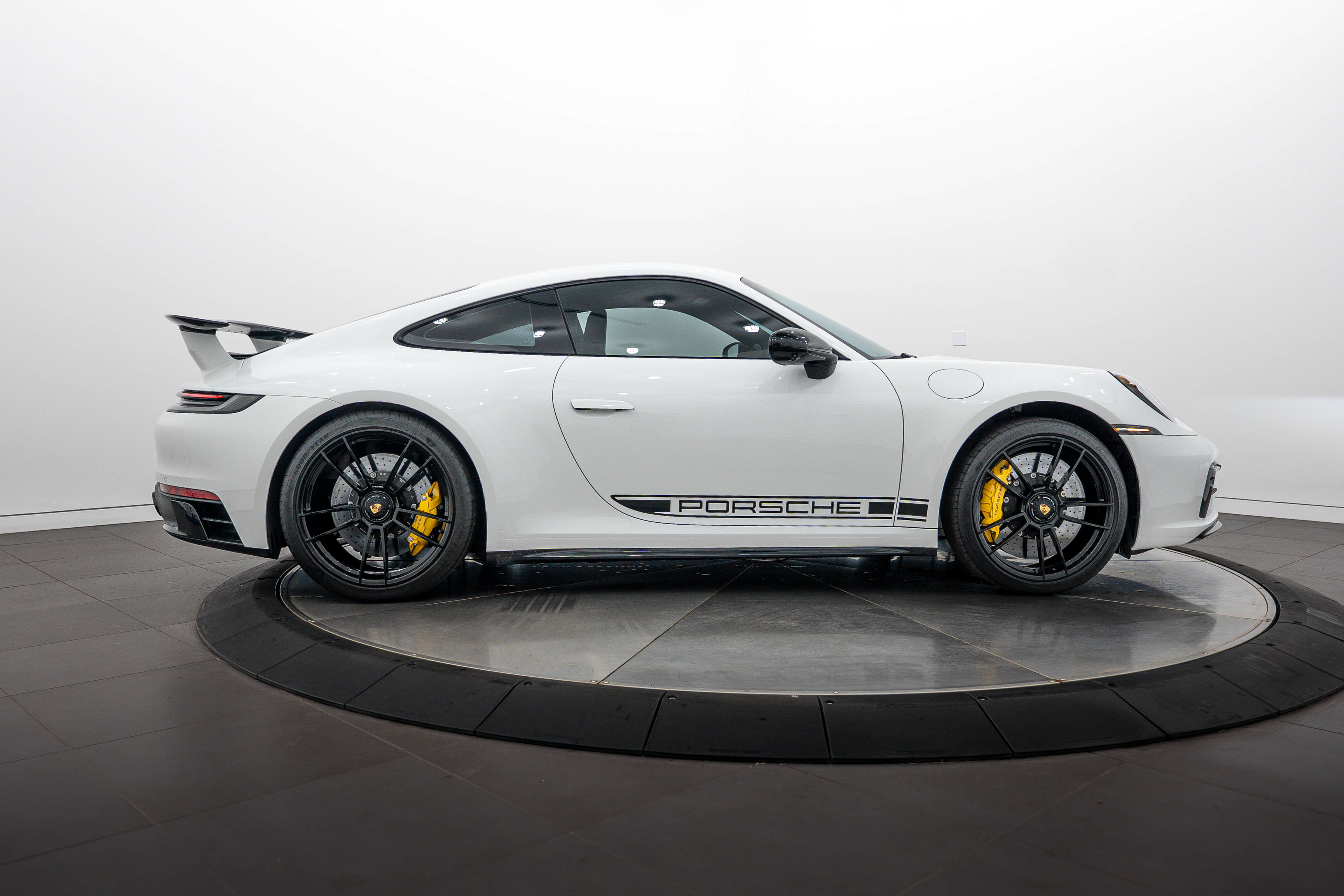 Certified 2024 Porsche 911 Carrera 4 GTS AWD/4WD image 8