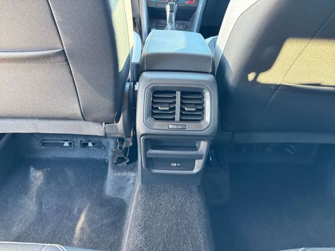 Used 2025 Volkswagen Taos SE image 24