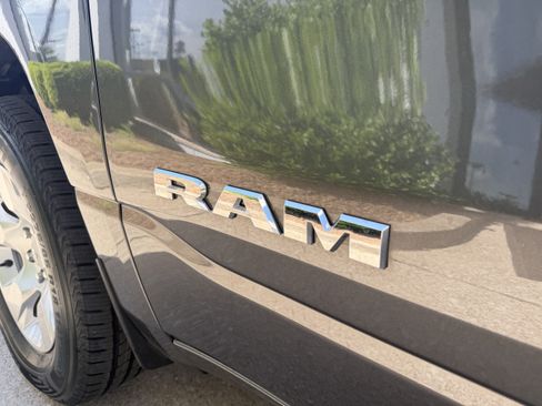 Used 2019 RAM 1500 Big Horn AWD/4WD image 15