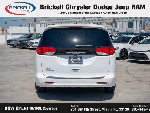 Used 2023 Chrysler Voyager LX image 6