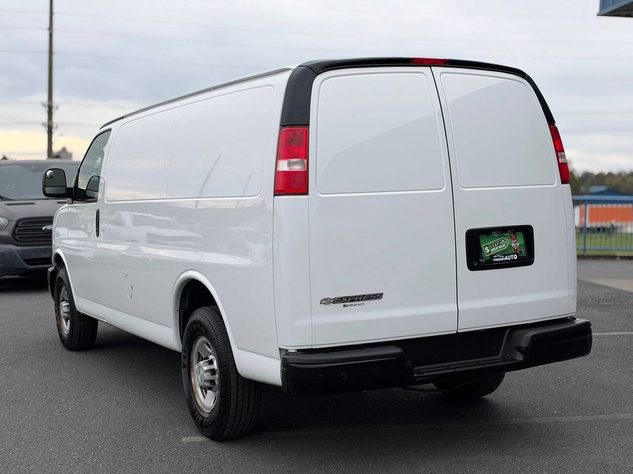Used 2020 Chevrolet Express 2500 w/ Driver Convenience Package RWD image 5