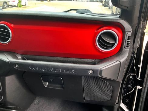 Used 2018 Jeep Wrangler Rubicon AWD/4WD image 17