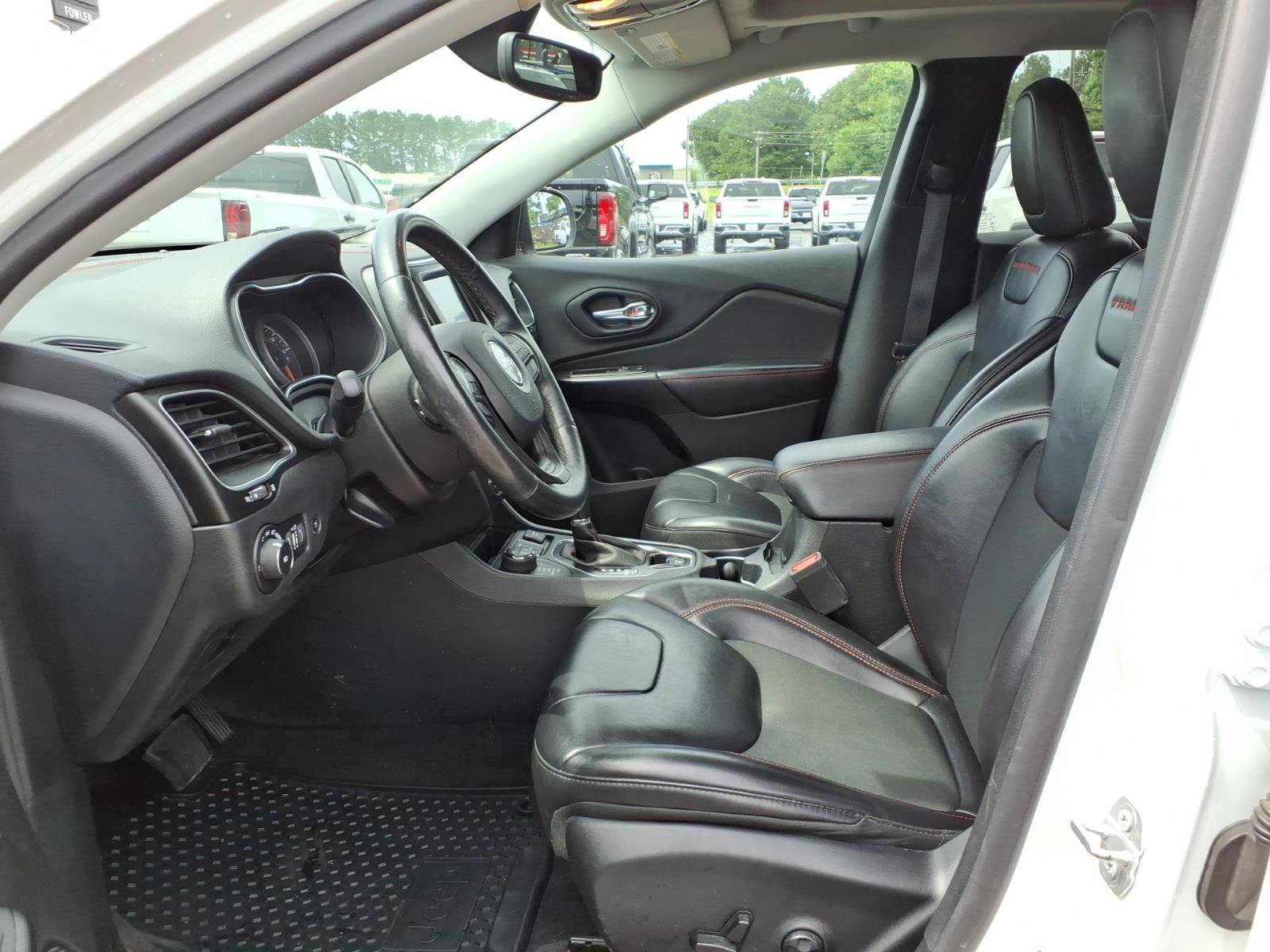 Used 2019 Jeep Cherokee Trailhawk w/ Comfort/Convenience Group AWD/4WD image 19