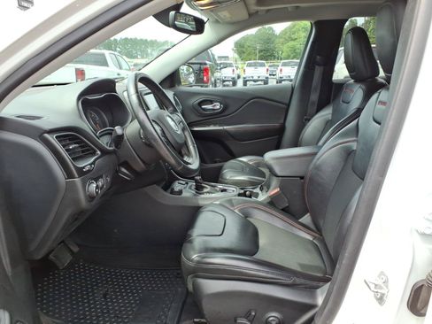 Used 2019 Jeep Cherokee Trailhawk w/ Comfort/Convenience Group AWD/4WD image 19
