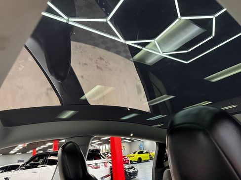 Used 2022 Tesla Model Y Long Range image 35