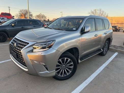Used 2022 Lexus GX 460 Luxury w/ Off Road Package image 4