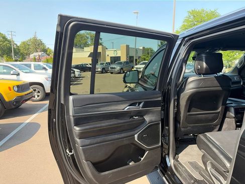 Certified 2024 Jeep Wagoneer L Series II w/ Flexible Seating Group AWD/4WD image 14