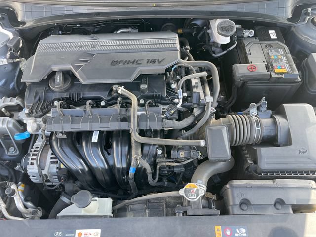 Used 2025 Hyundai Elantra SEL FWD image 32